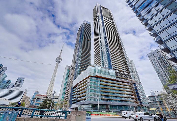 Property Photo: 1 Concord City Place Way 4202 ON M5V 0X3