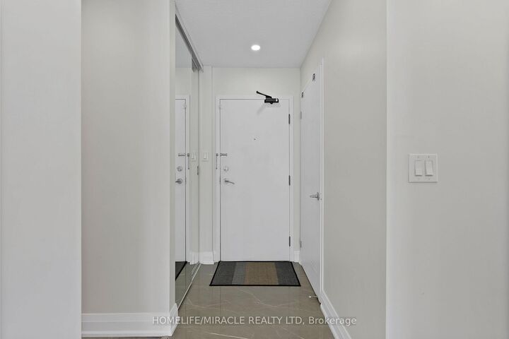Property Photo: 350 Webb Drive 112 ON L5B 3W4