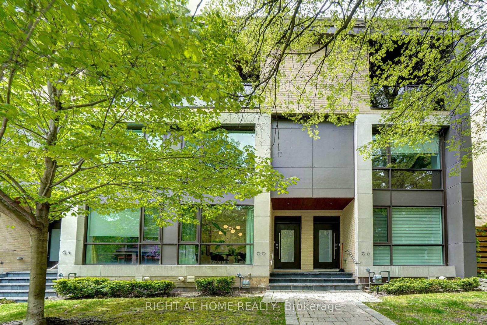 Property Photo: 66 Havelock Street 11 ON M6H 0C4