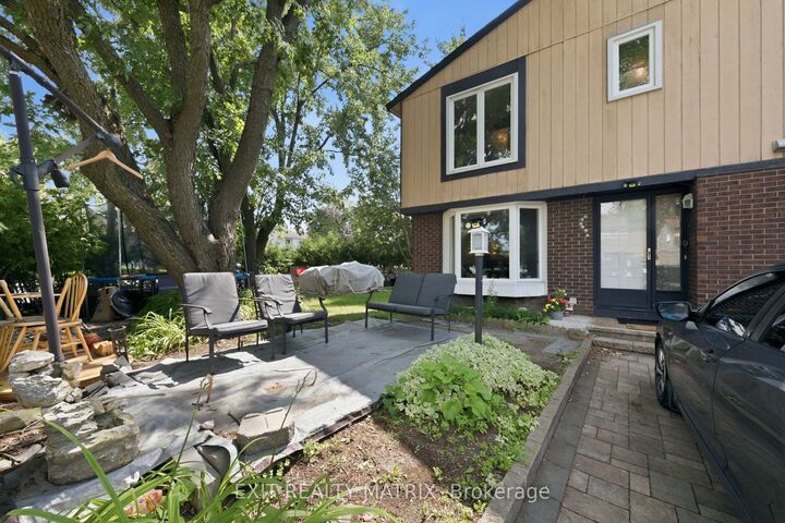 Property Photo:  2 Ventnor Way  ON K2J 1M3 
