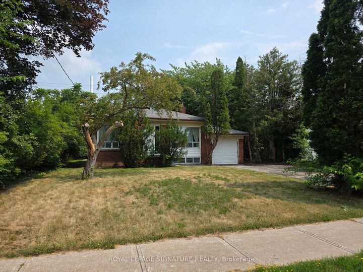Property Photo:  27 Maralim Road Main  ON L4C 2K6 