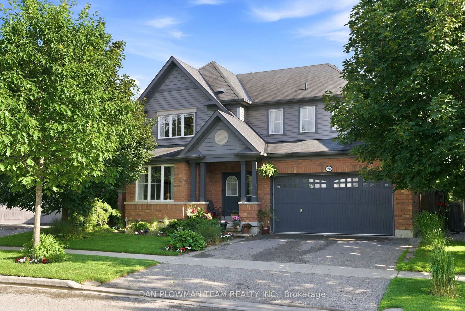 Property Photo:  2243 Pilgrim Square  ON L1L 0B5 