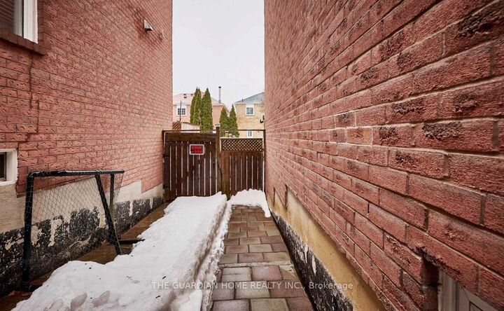 Property Photo:  24 Harkins Drive  ON L1T 3T6 