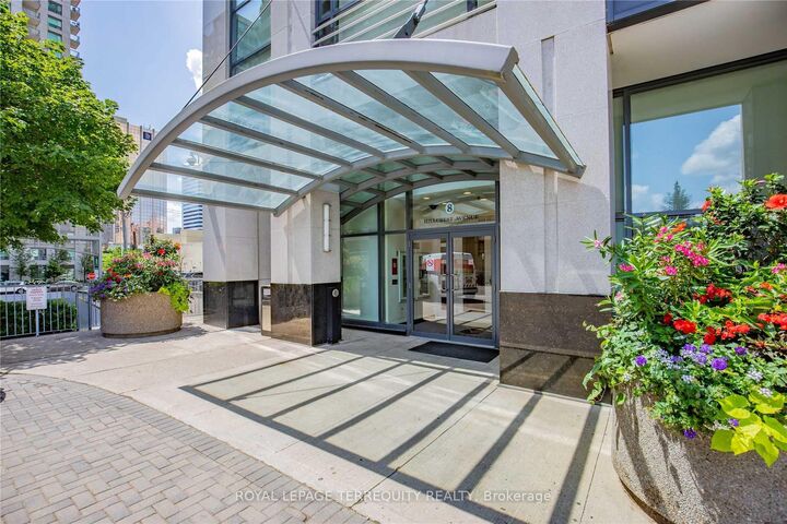 Property Photo: 8 Hillcrest Avenue 1117 ON M2N 6Y6
