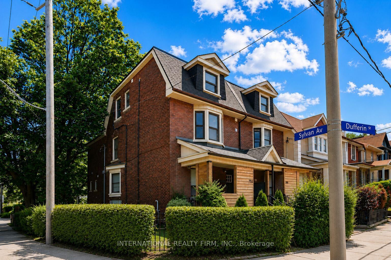 Property Photo:  793 Dufferin Street Upper  ON M6H 3K8 