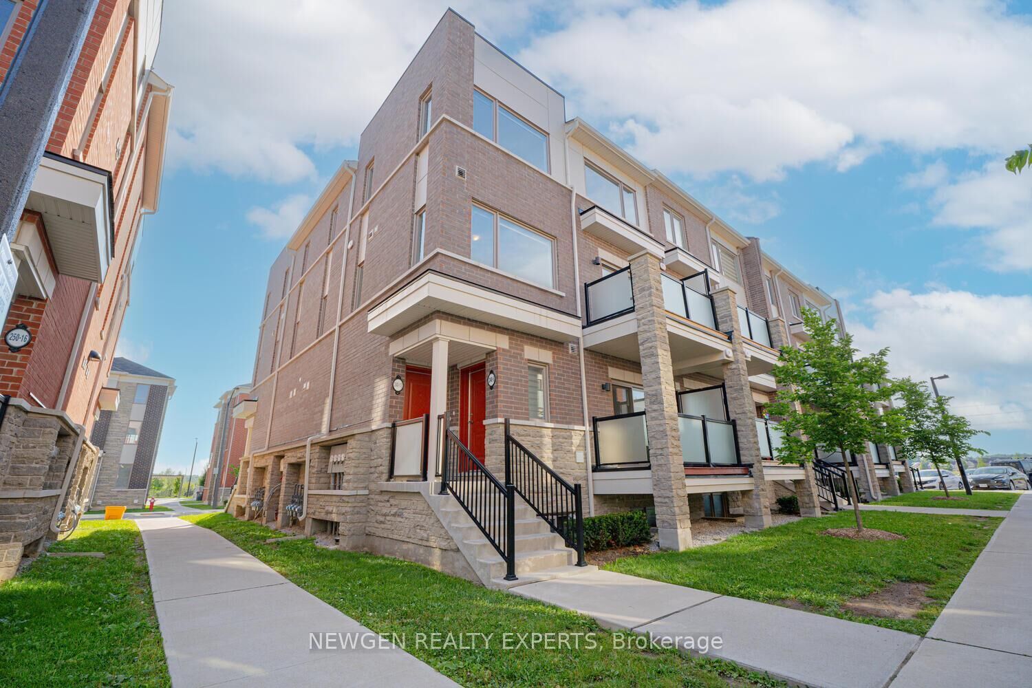 Property Photo:  240 Lagerfeld Drive 13  ON L7A 5G9 