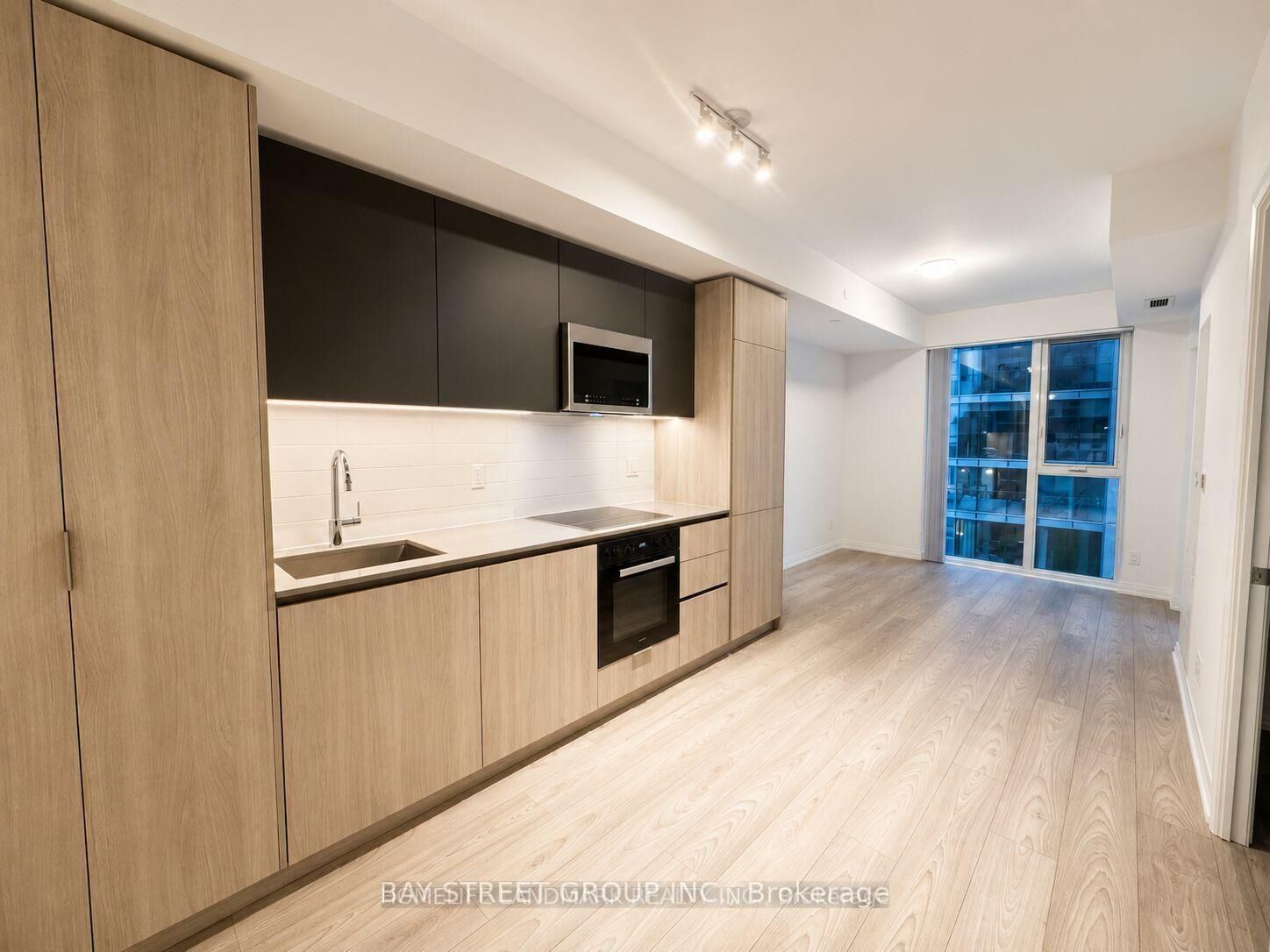Property Photo:  400 King Street W 1012  ON M5V 0X8 