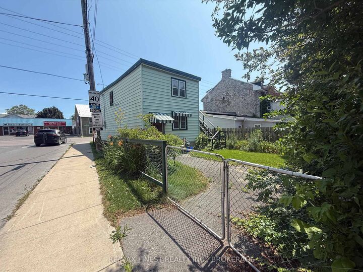Property Photo:  224 Montreal Street  ON K7K 3G7 