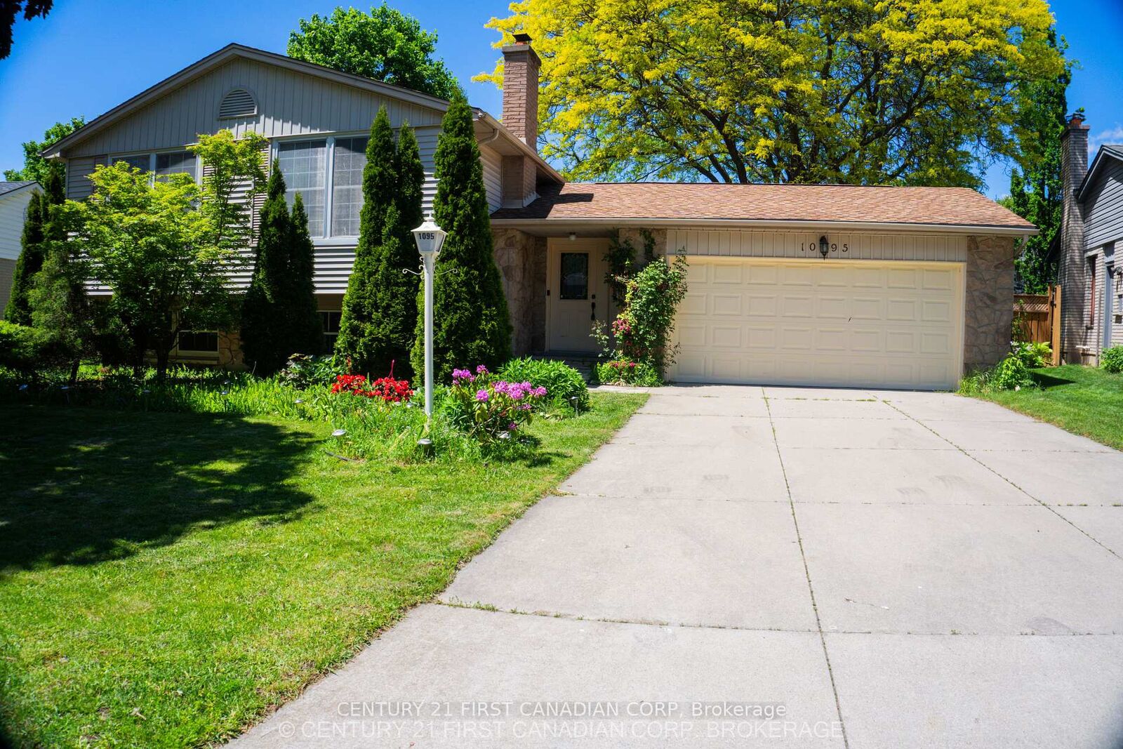 Property Photo: 1095 Prince George Road ON N6H 4E2