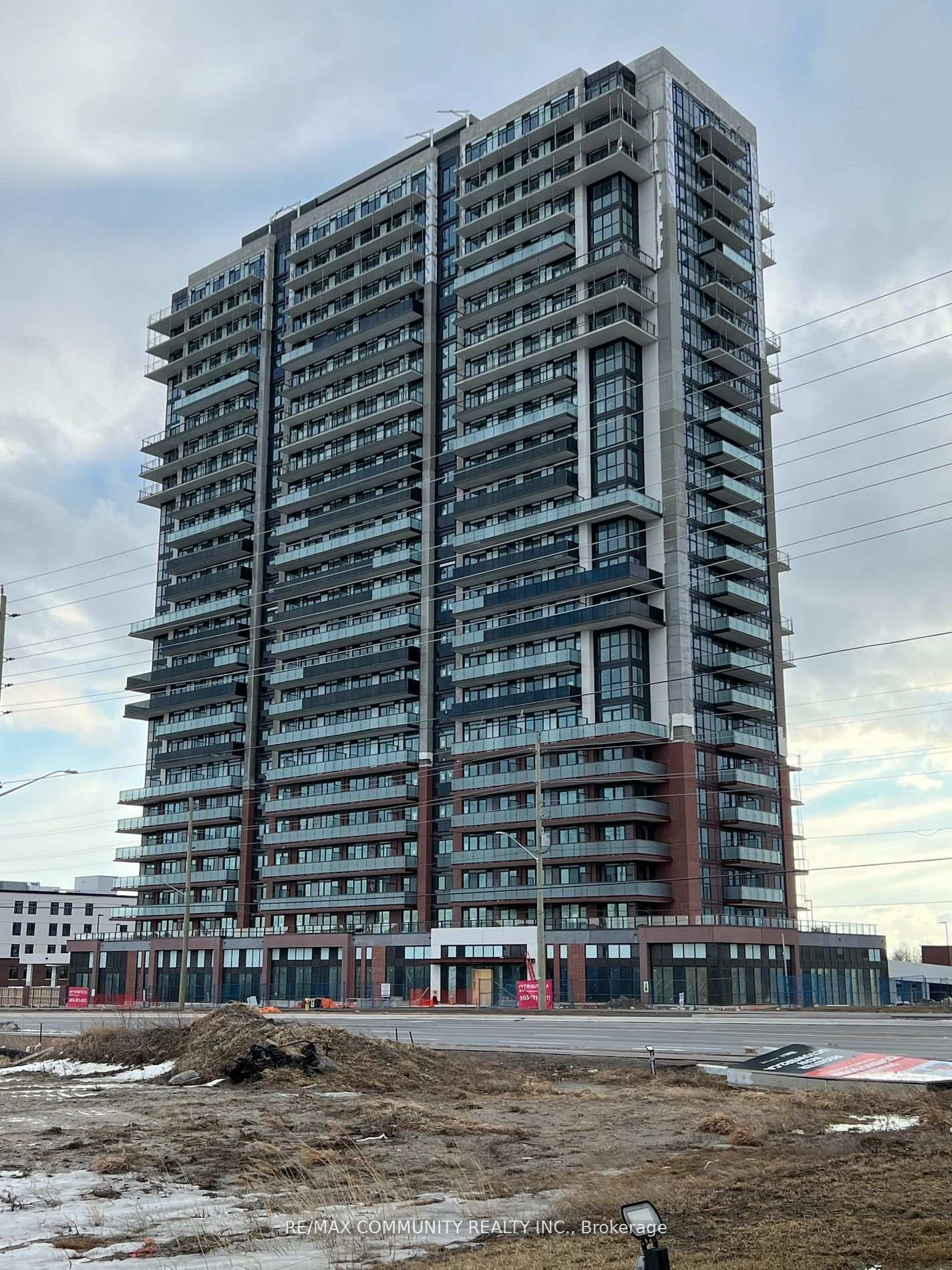 Property Photo:  2550 Simcoe Street N 903  ON L1L 0R5 