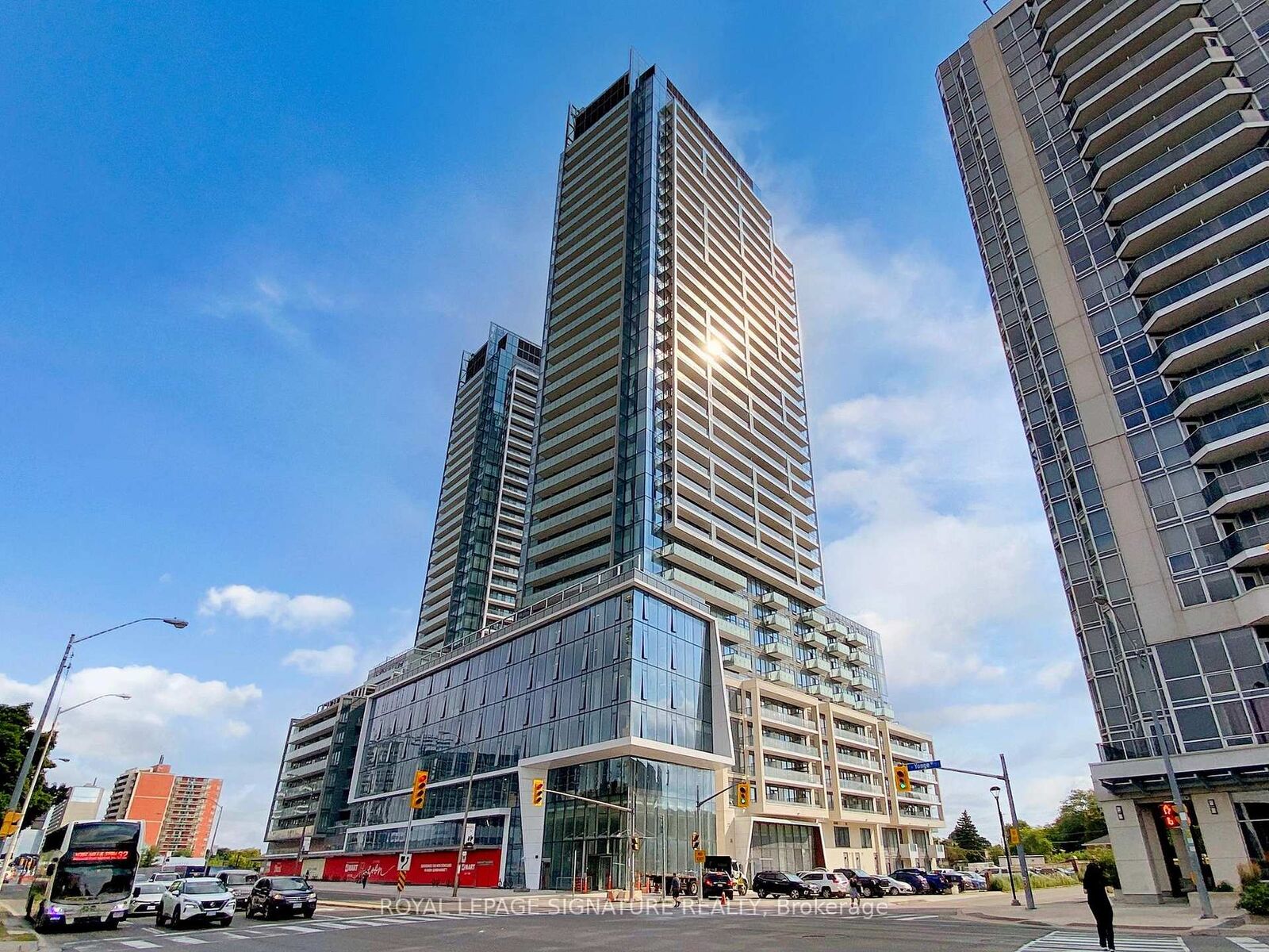 Photo de la propriété:  8 Olympic Gdn Drive S608  ON M2M 0B9 