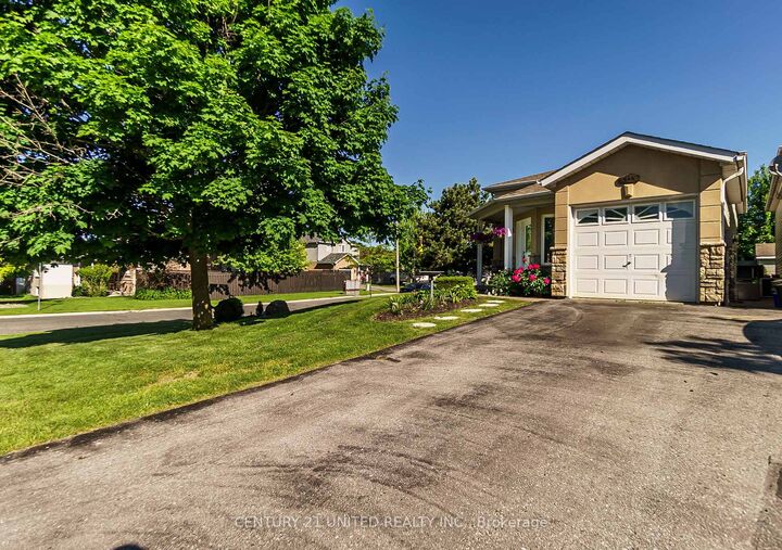 Property Photo: 626 Trailview Drive ON K9J 8P3