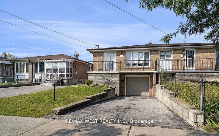 Property Photo:  136 Duncanwoods Drive  ON M9L 2E1 