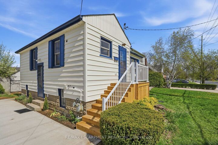 Property Photo:  894 Garth Street  ON L9G 4K9 