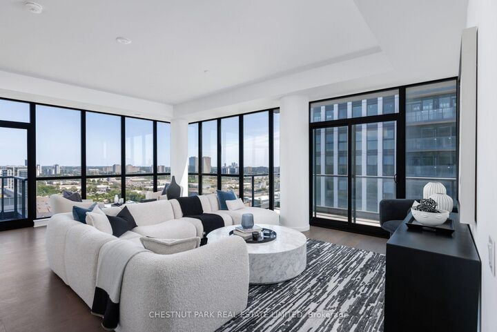 Property Photo:  33 Frederick Todd Way Lph01  ON M4G 0C9 