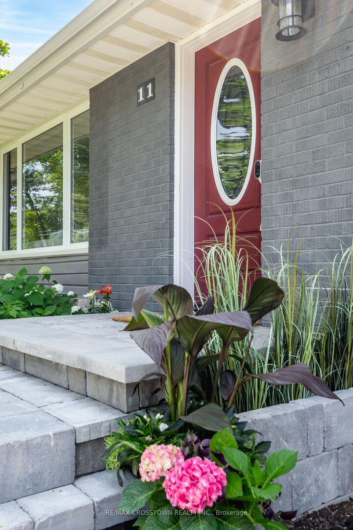 Property Photo: 11 Castle Drive ON L4N 1P7