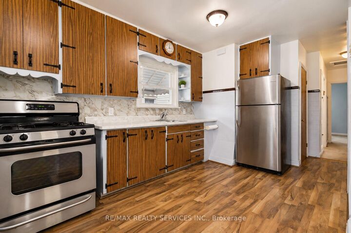 Property Photo:  215 Highbury Avenue N  ON N5Z 2W6 