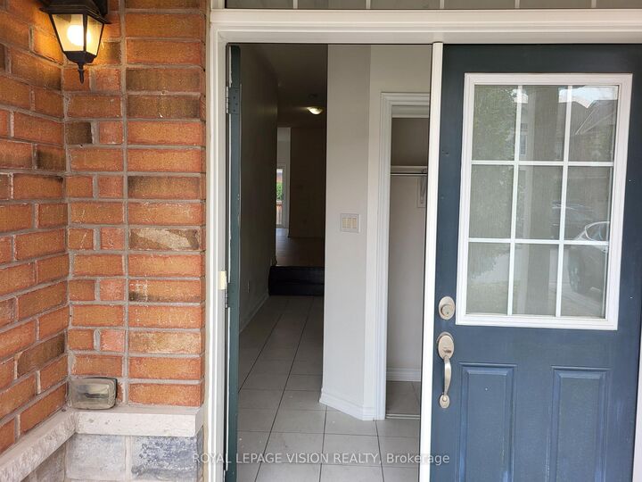Property Photo:  715 Agnew Crescent Upper  ON L9T 8M6 
