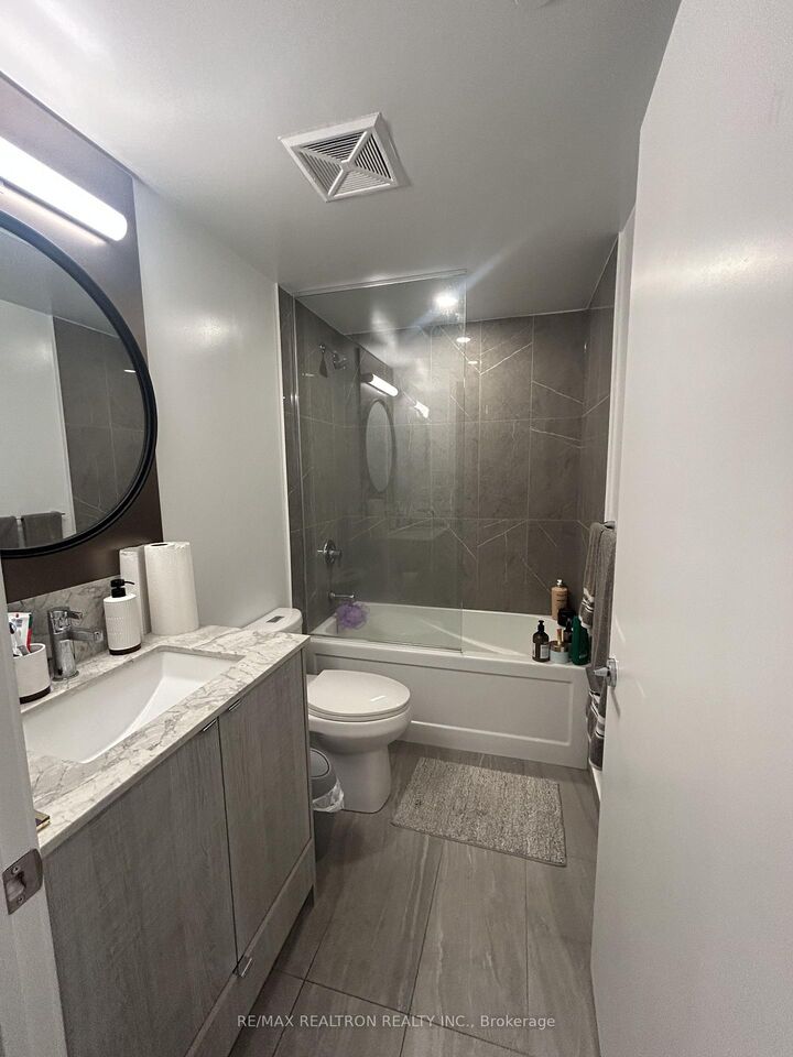 Property Photo: 771 Yonge Street 911 ON M4W 0B8