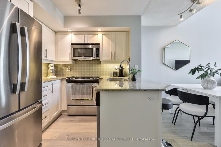 Property Photo: 65 East Liberty Street 913 ON M6K 3R2