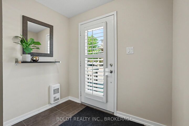 Property Photo:  510 North Service Road 13  ON L3M 0C9 