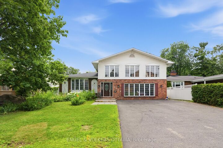 Property Photo:  1446 Ridgebrook Drive  ON K1B 4H1 