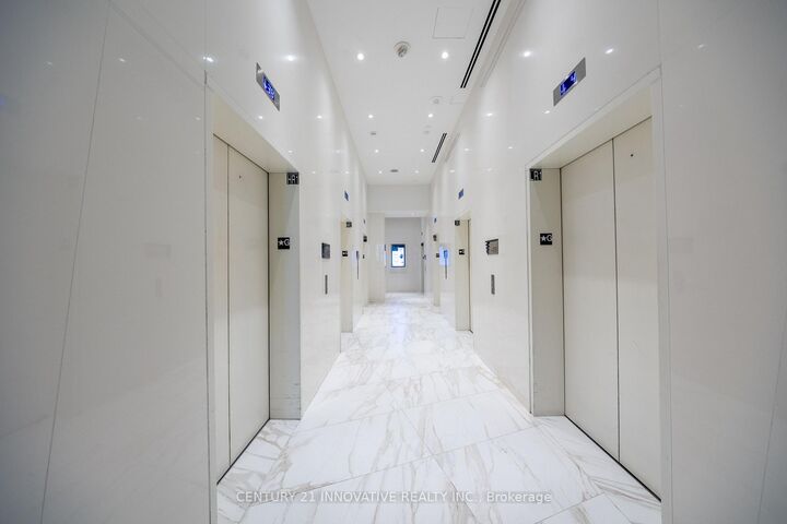 Property Photo:  3883 Quartz Road W 4011  ON L5B 0M4 