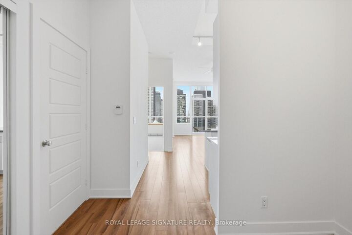 Property Photo: 28 Linden Street Ph7 ON M4Y 0A4