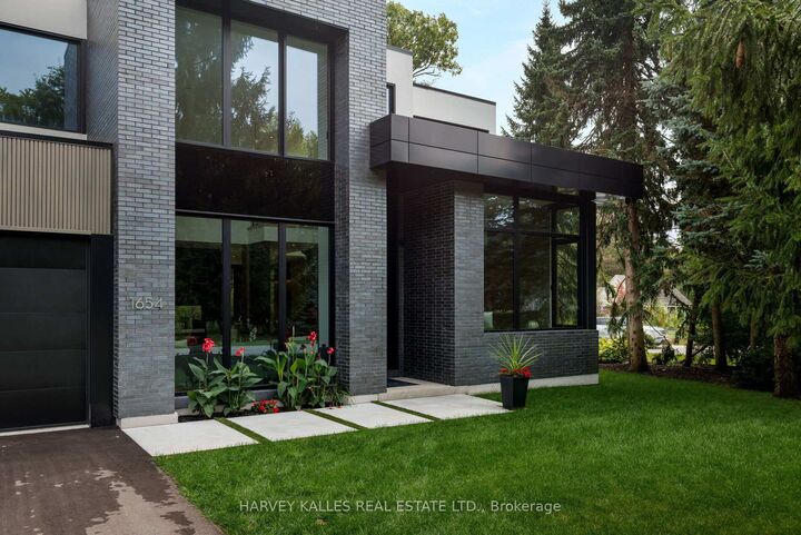 Property Photo: 1654 Birchwood Drive ON L5J 1T6