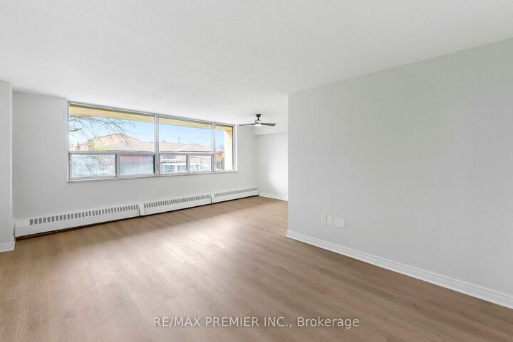 Property Photo:  5 Frith Road 105  ON M3N 2L5 