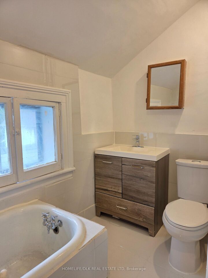 Property Photo:  105 Bethune Street Unit 2  ON K6V 2E5 