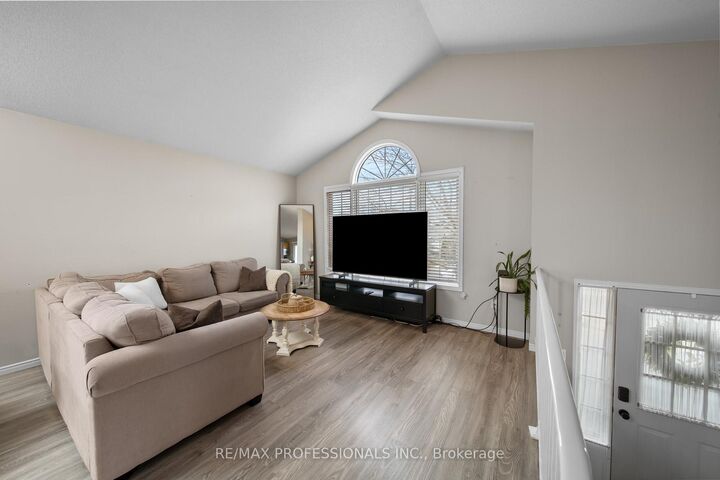 Property Photo:  522 Trico Drive  ON N3H 5M5 