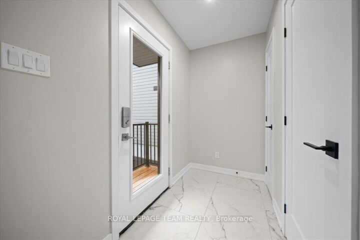 Property Photo:  304 Lanark Avenue D  ON K1Z 6R5 