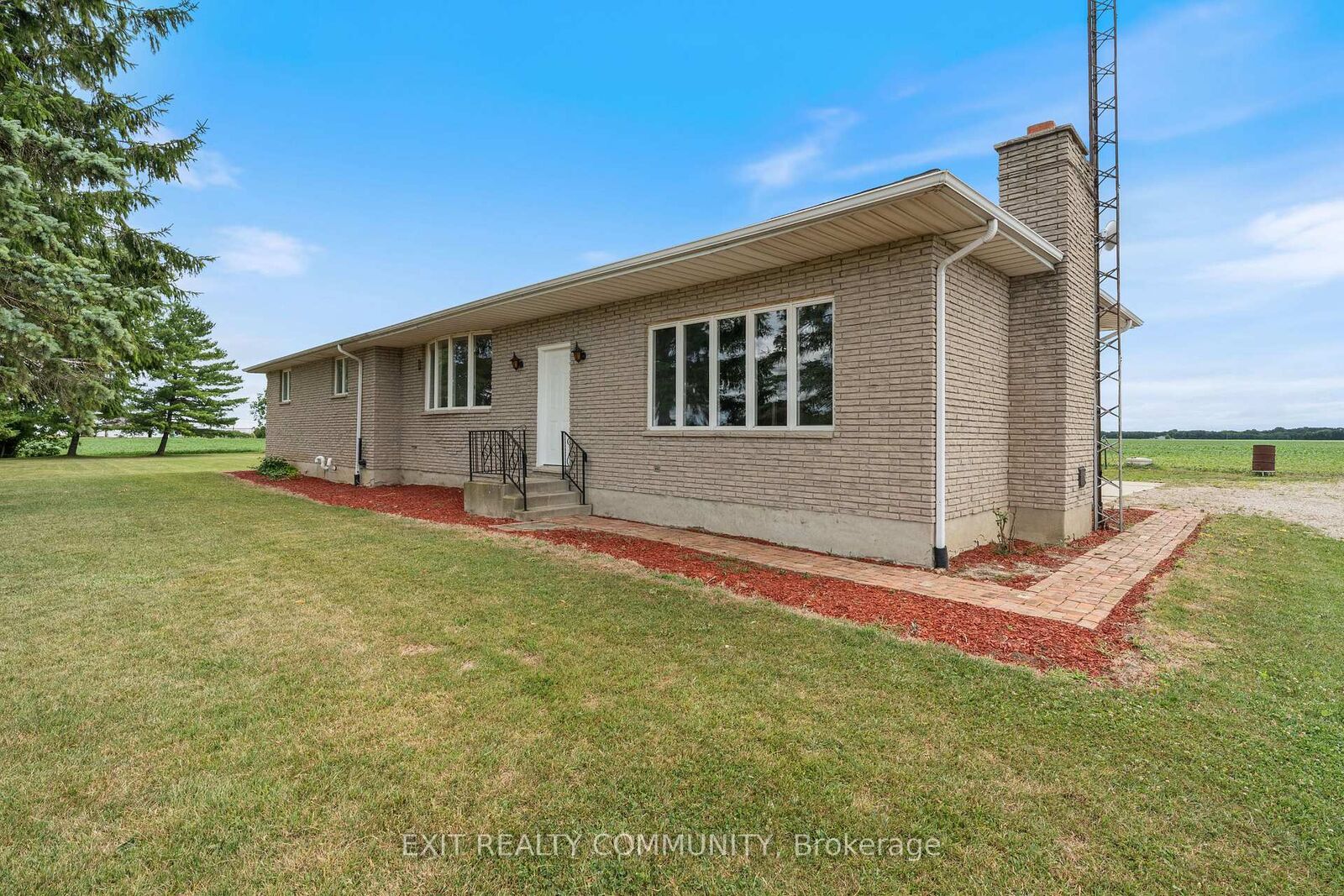 Property Photo:  30035 Hale School Road  ON N0P 1K0 