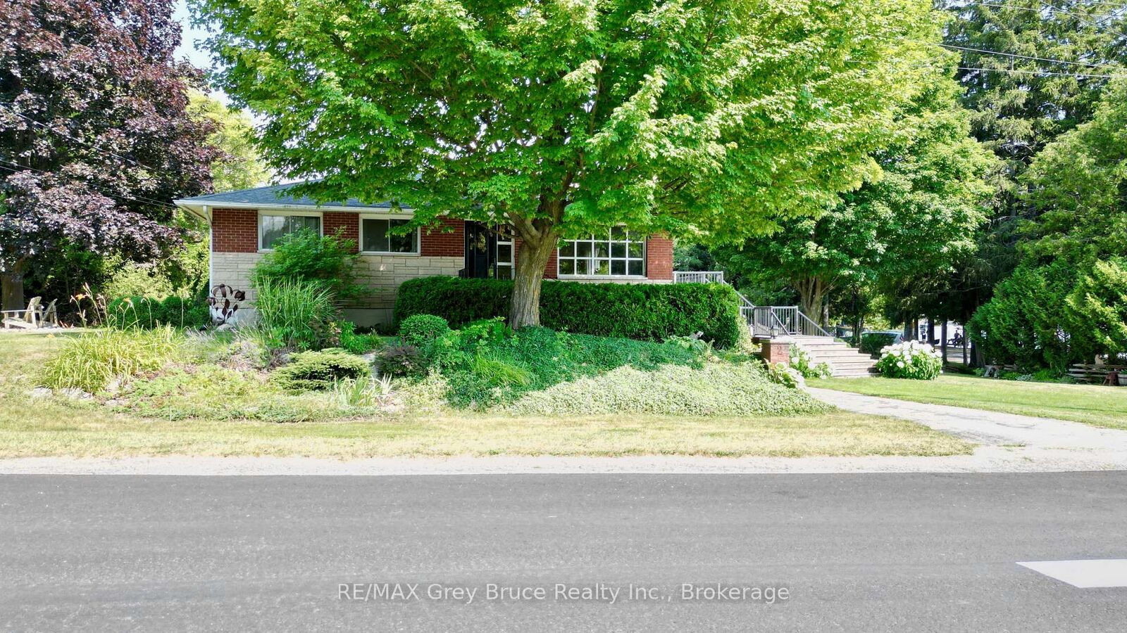 Property Photo:  2 Webster Street  ON N0H 1W0 