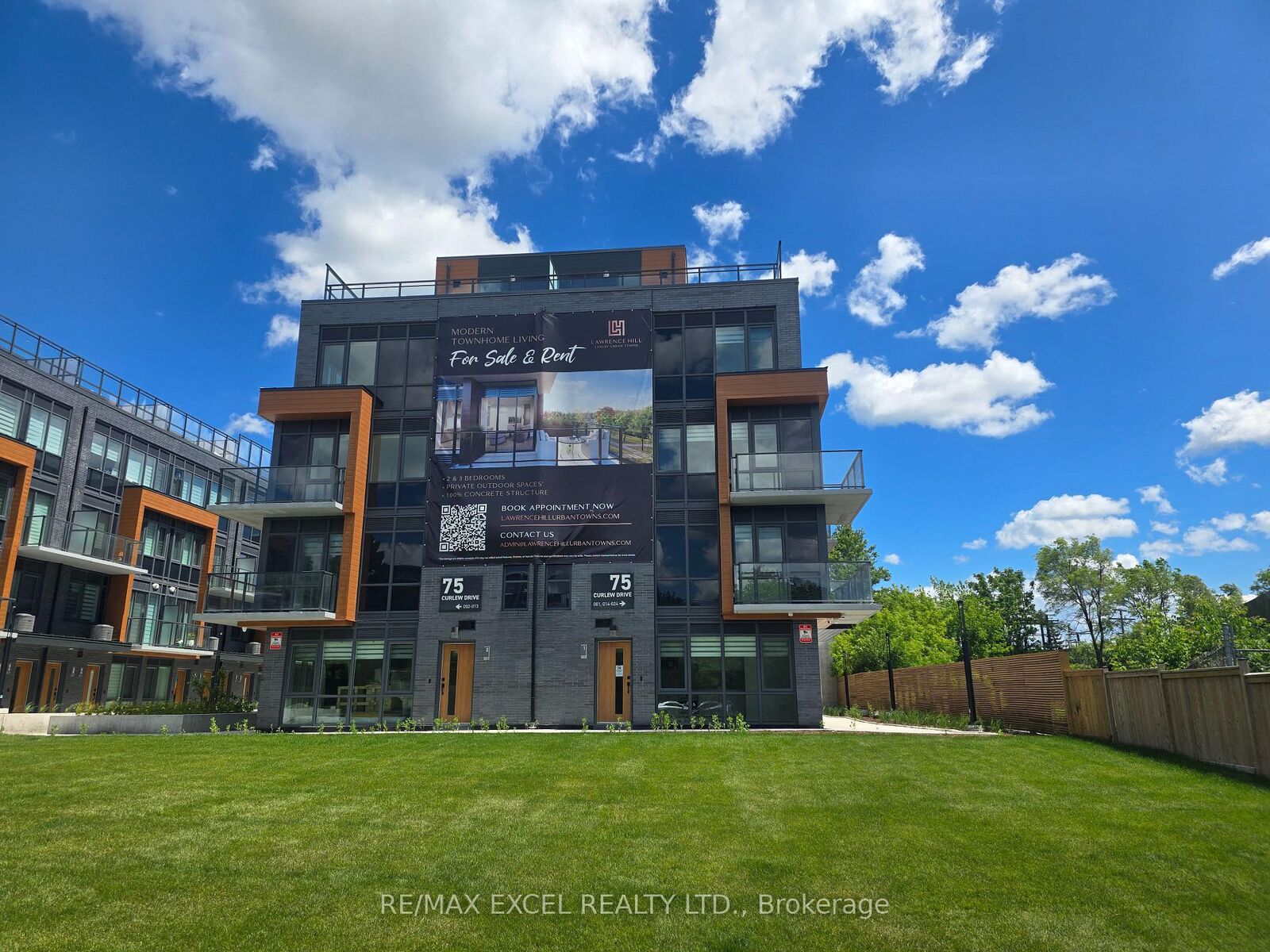 Property Photo:  75 Curlew Drive 17  ON M3A 0A9 
