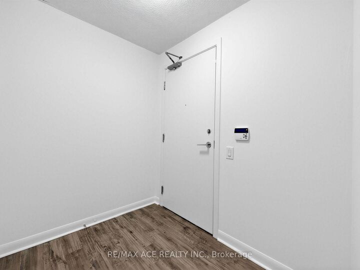 Property Photo:  25 Town Centre Court 808  ON M1P 0B4 