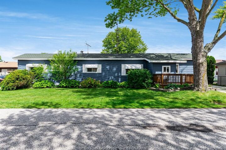 105 Brooks Boulevard — photo 1