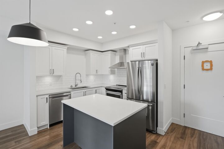 Property Photo: 33568 George Ferguson Way 302 BC V2S 0M3