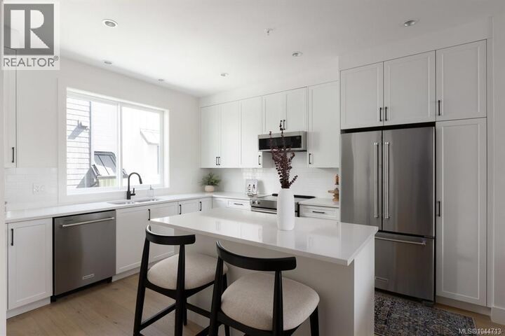 Property Photo: 10145 Fifth Street 7 BC V8L 0E4