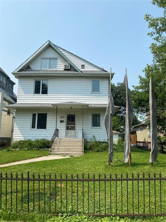 Property Photo:  583 Gertrude Avenue  MB R3L 0M9 