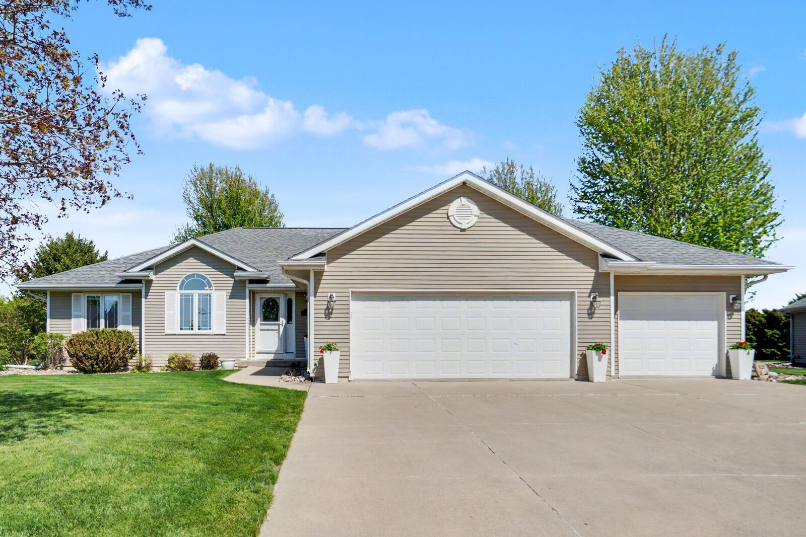 Property Photo:  628 Westwood Boulevard  IA 50036 
