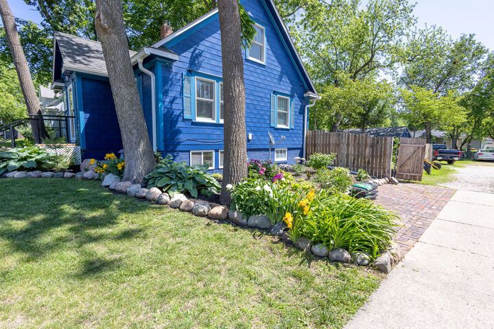 Property Photo: 1714 Grand Avenue IA 50010