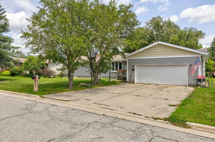 Property Photo: 860 4th Street IA 50130