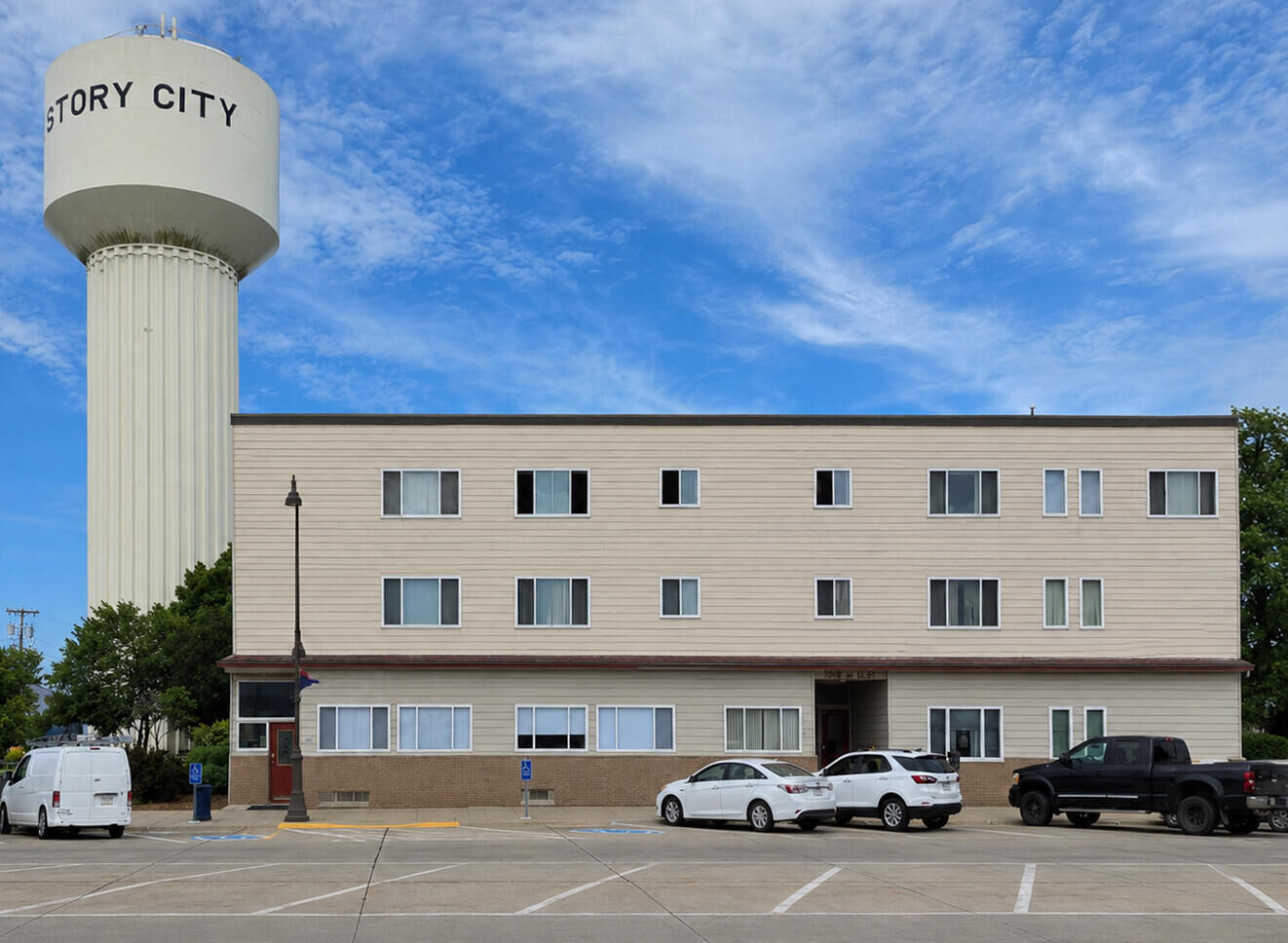 Property Photo:  522 Story Street 301  IA 50248 