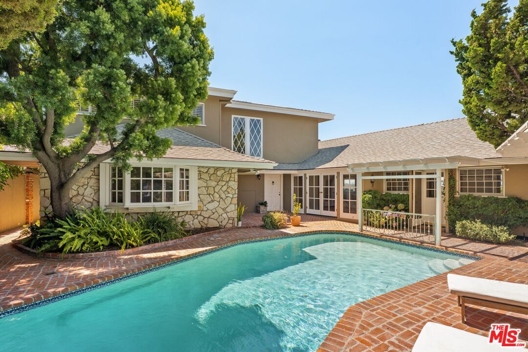 Property Photo: 2317 Kimridge Rd CA 90210