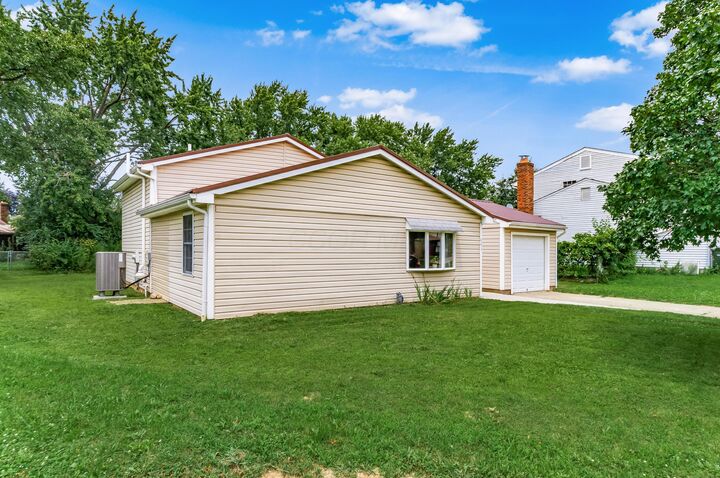 Property Photo: 641 Blarney Stone Court OH 43119