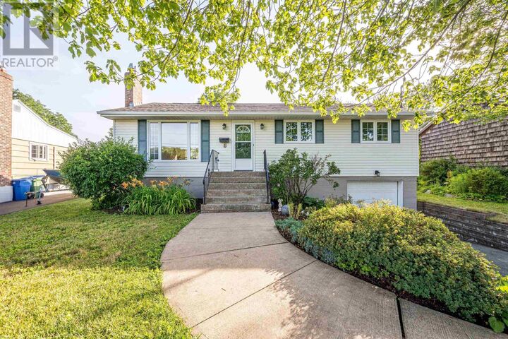 8 Windward Avenue — photo 1