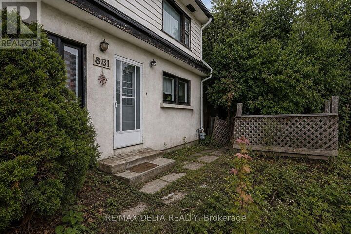 Property Photo: 831 Montreal Road ON K1K 0S9