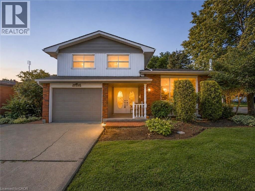 Property Photo:  143 Cromwell Crescent  ON L8G 2G3 